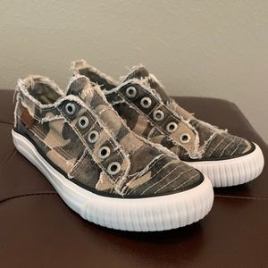 Camouflage Blowfish sneakers